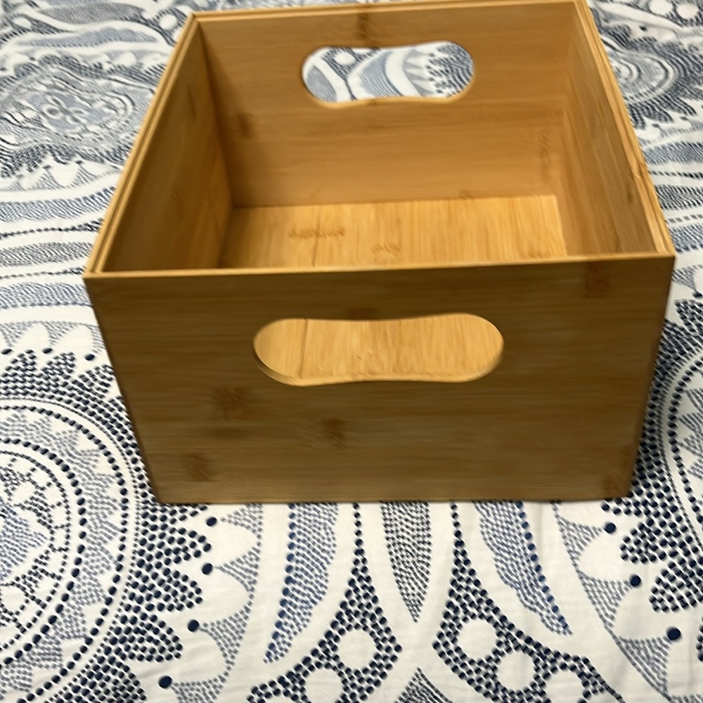 Storage container - Picture 2 of 3